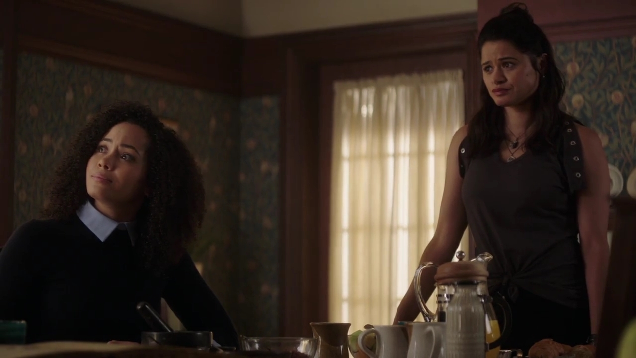 Charmed-Online-dot-nl_Charmed-1x02LetThisMotherOut00411.jpg