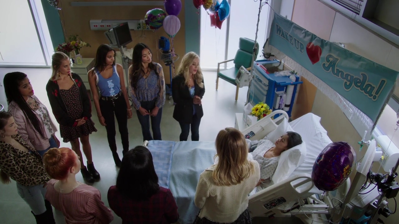 Charmed-Online-dot-nl_Charmed-1x02LetThisMotherOut00417.jpg