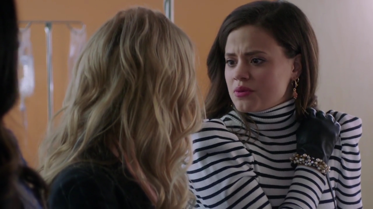 Charmed-Online-dot-nl_Charmed-1x02LetThisMotherOut00438.jpg