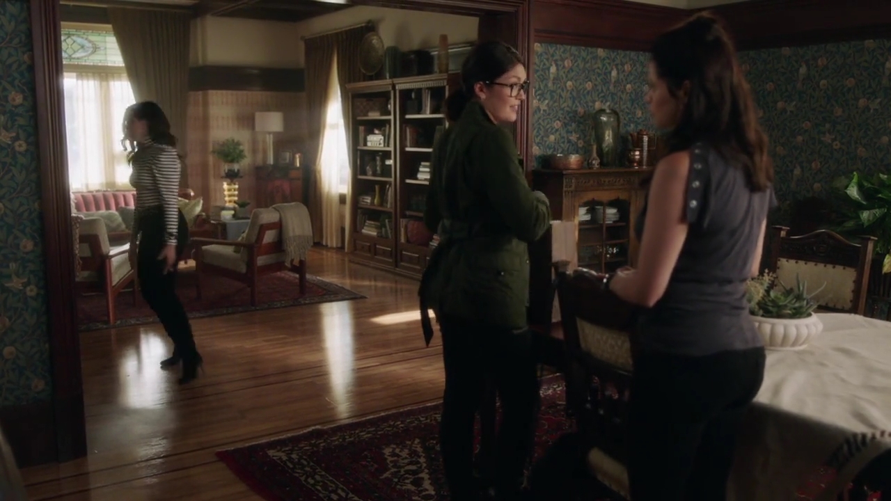 Charmed-Online-dot-nl_Charmed-1x02LetThisMotherOut00903.jpg