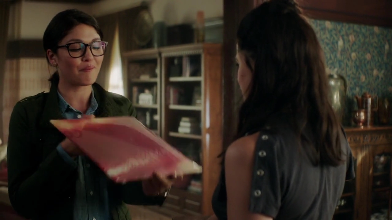 Charmed-Online-dot-nl_Charmed-1x02LetThisMotherOut00927.jpg