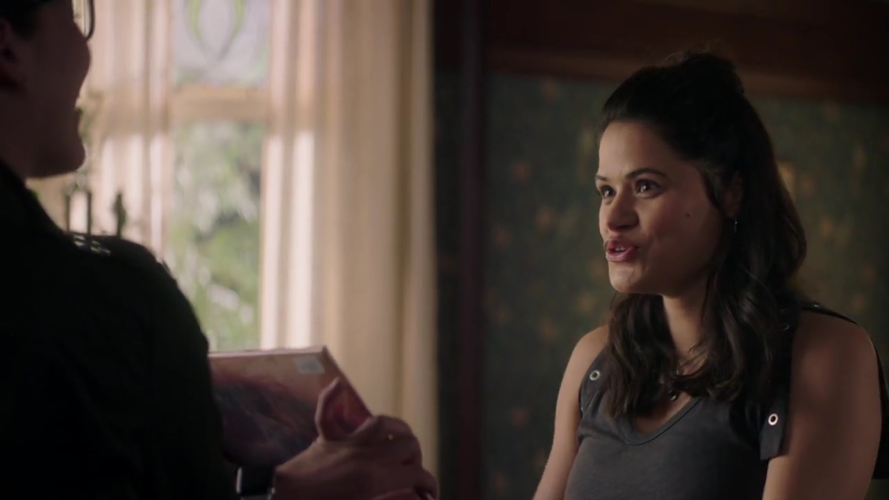 Charmed-Online-dot-nl_Charmed-1x02LetThisMotherOut00929.jpg