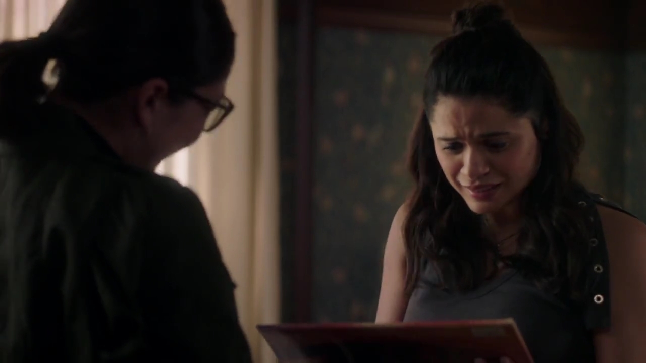 Charmed-Online-dot-nl_Charmed-1x02LetThisMotherOut00936.jpg