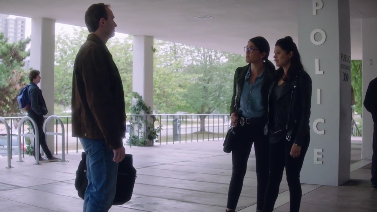 Charmed-Online-dot-nl_Charmed-1x02LetThisMotherOut01092.jpg