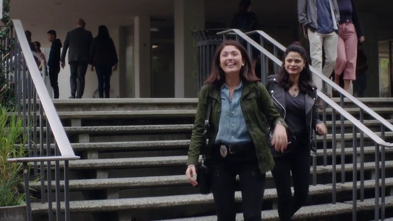 Charmed-Online-dot-nl_Charmed-1x02LetThisMotherOut01106.jpg