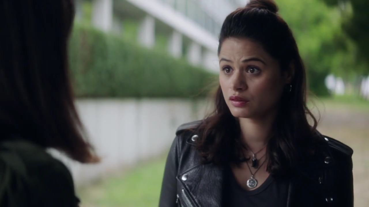 Charmed-Online-dot-nl_Charmed-1x02LetThisMotherOut01111.jpg