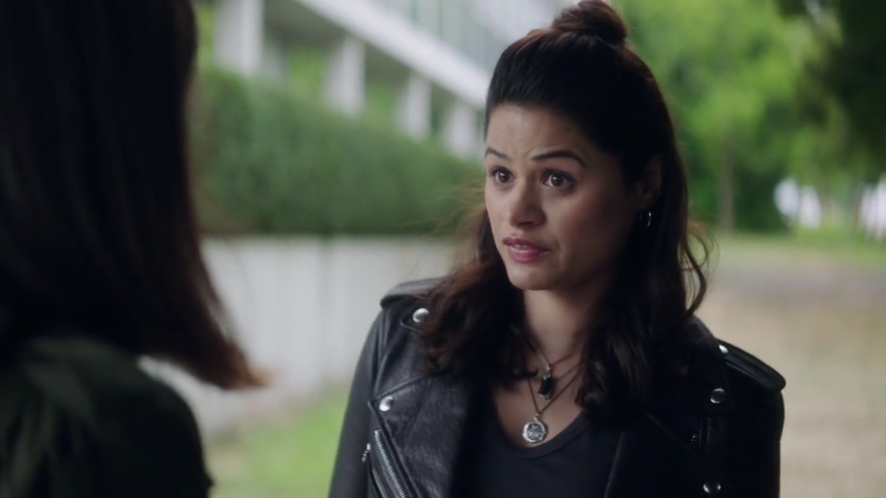 Charmed-Online-dot-nl_Charmed-1x02LetThisMotherOut01112.jpg