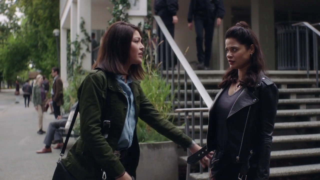Charmed-Online-dot-nl_Charmed-1x02LetThisMotherOut01114.jpg