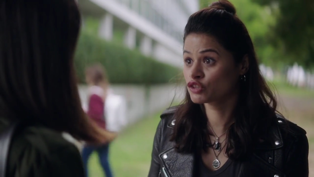 Charmed-Online-dot-nl_Charmed-1x02LetThisMotherOut01122.jpg