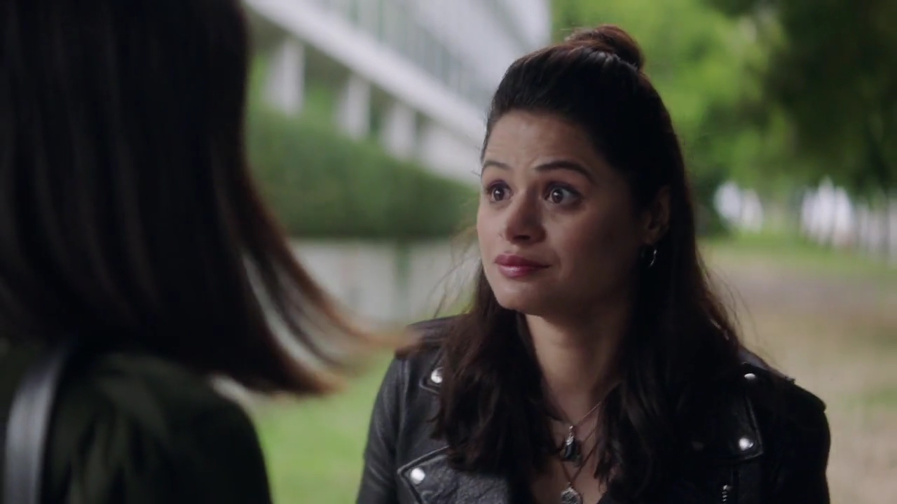 Charmed-Online-dot-nl_Charmed-1x02LetThisMotherOut01123.jpg