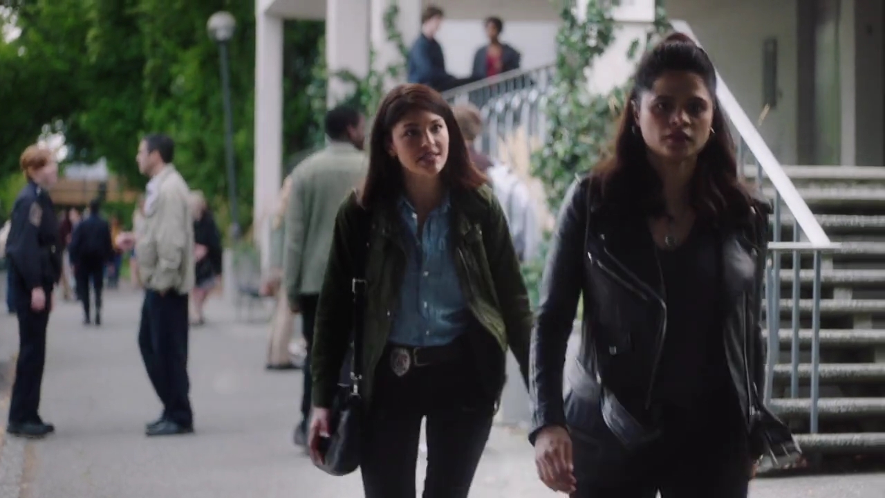 Charmed-Online-dot-nl_Charmed-1x02LetThisMotherOut01125.jpg