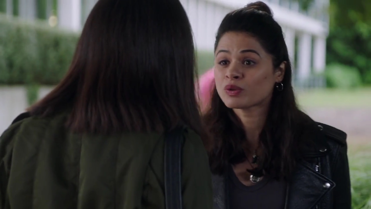 Charmed-Online-dot-nl_Charmed-1x02LetThisMotherOut01129.jpg