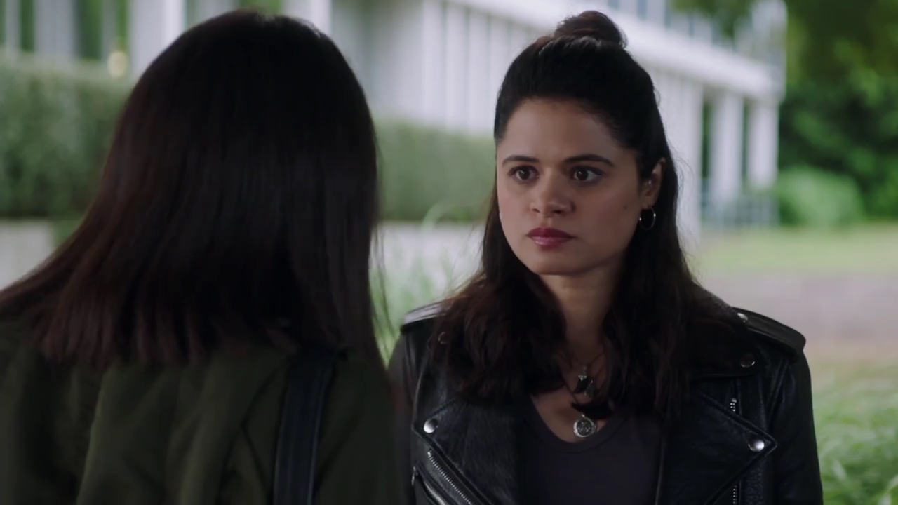 Charmed-Online-dot-nl_Charmed-1x02LetThisMotherOut01140.jpg