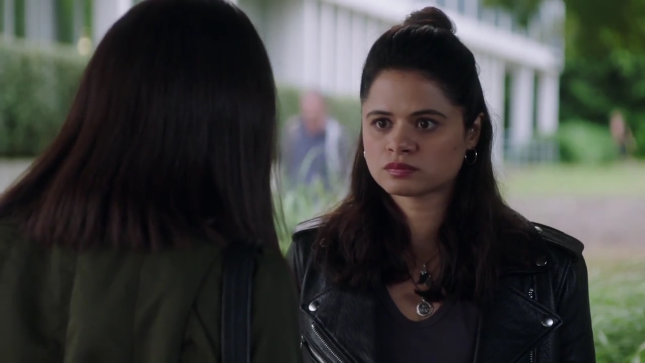 Charmed-Online-dot-nl_Charmed-1x02LetThisMotherOut01142.jpg