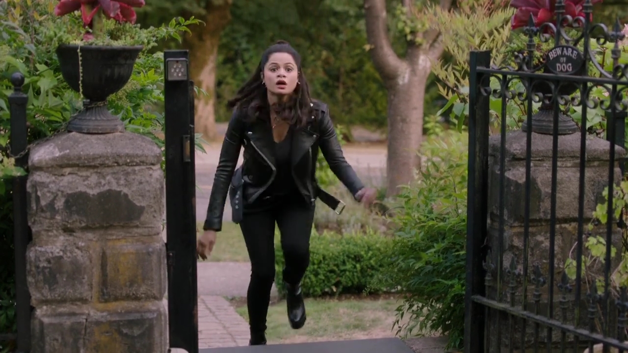 Charmed-Online-dot-nl_Charmed-1x02LetThisMotherOut01215.jpg