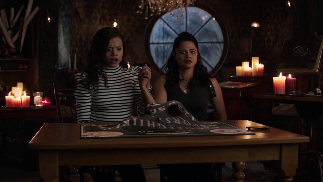 Charmed-Online-dot-nl_Charmed-1x02LetThisMotherOut01242.jpg