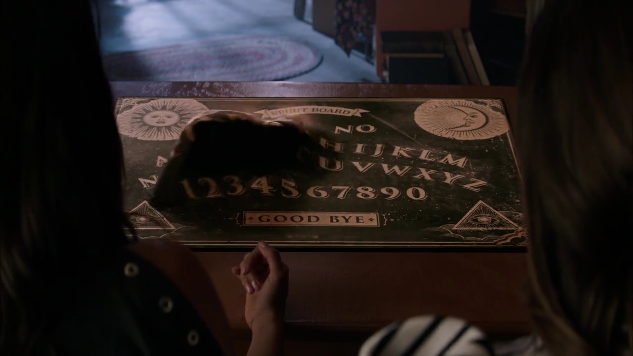 Charmed-Online-dot-nl_Charmed-1x02LetThisMotherOut01249.jpg