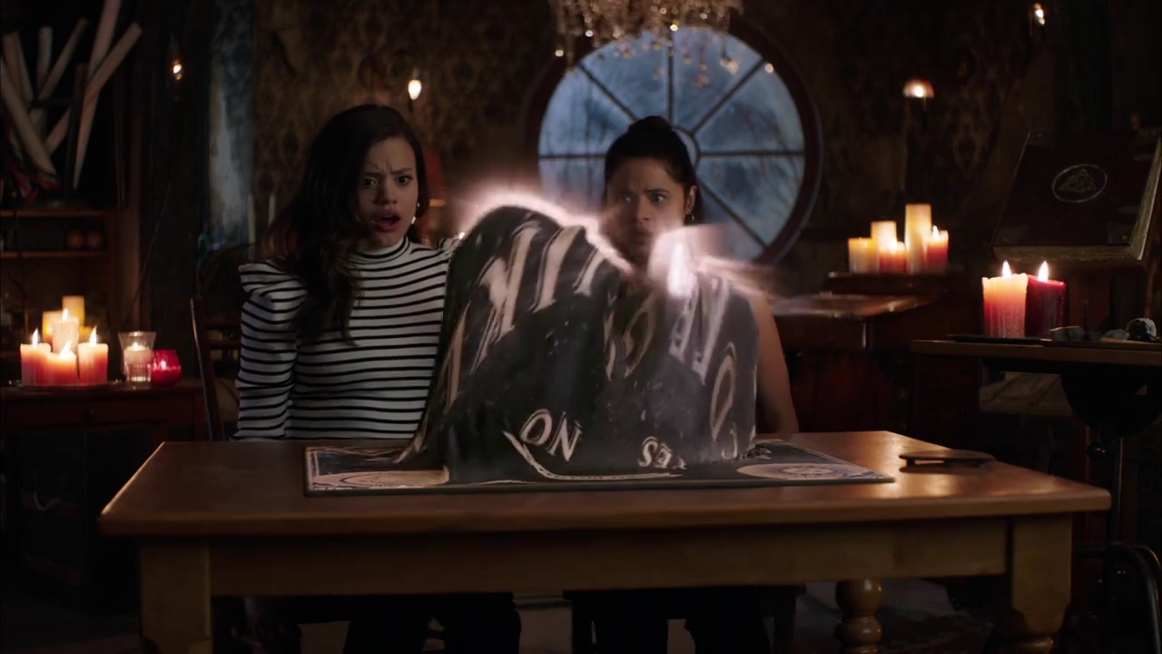 Charmed-Online-dot-nl_Charmed-1x02LetThisMotherOut01250.jpg Charmed-Online-dot-nl_Charmed-1x02LetThisMotherOut01250.jpg