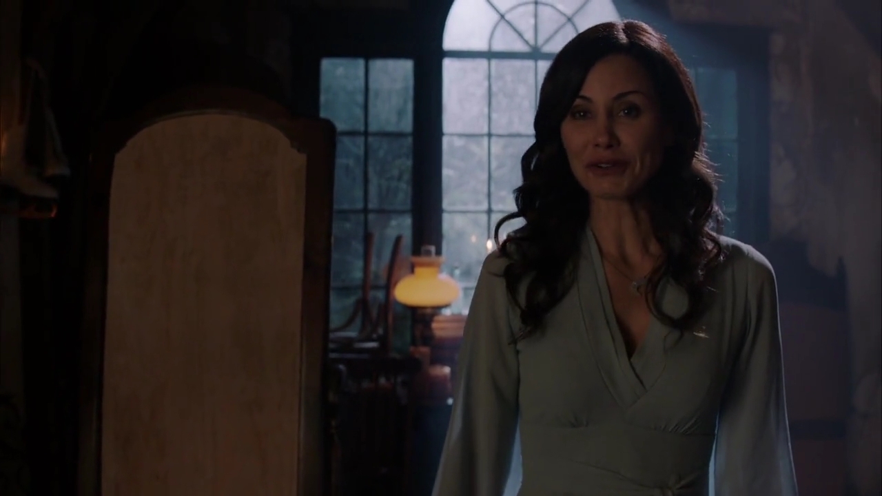 Charmed-Online-dot-nl_Charmed-1x02LetThisMotherOut01260.jpg