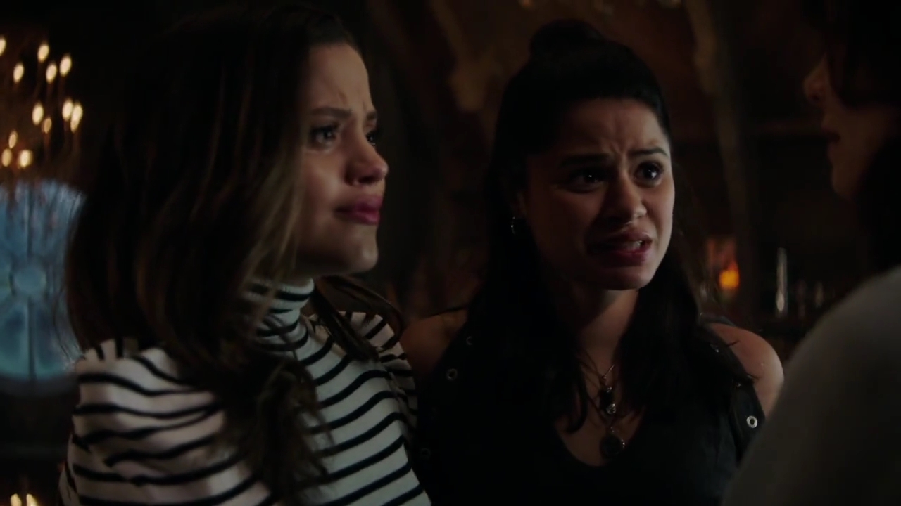 Charmed-Online-dot-nl_Charmed-1x02LetThisMotherOut01286.jpg