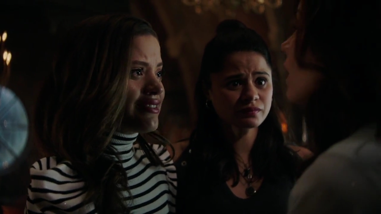 Charmed-Online-dot-nl_Charmed-1x02LetThisMotherOut01288.jpg