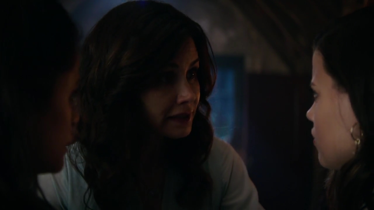 Charmed-Online-dot-nl_Charmed-1x02LetThisMotherOut01297.jpg