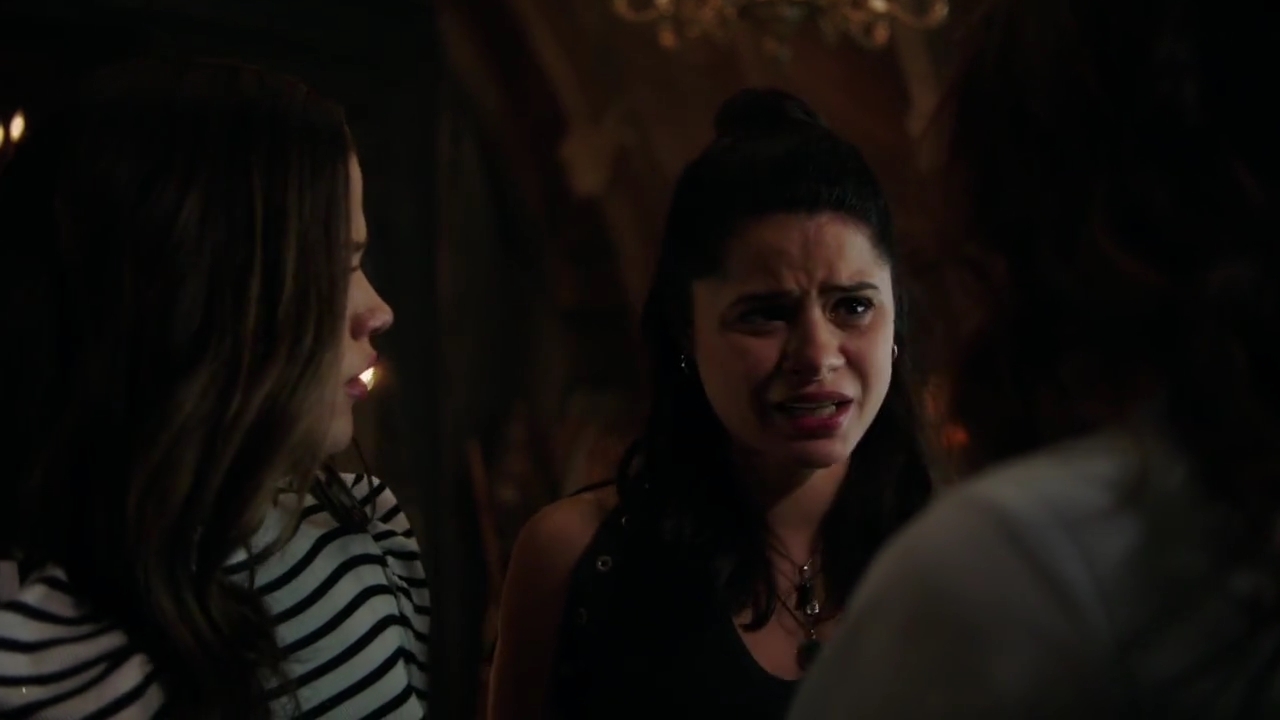 Charmed-Online-dot-nl_Charmed-1x02LetThisMotherOut01301.jpg