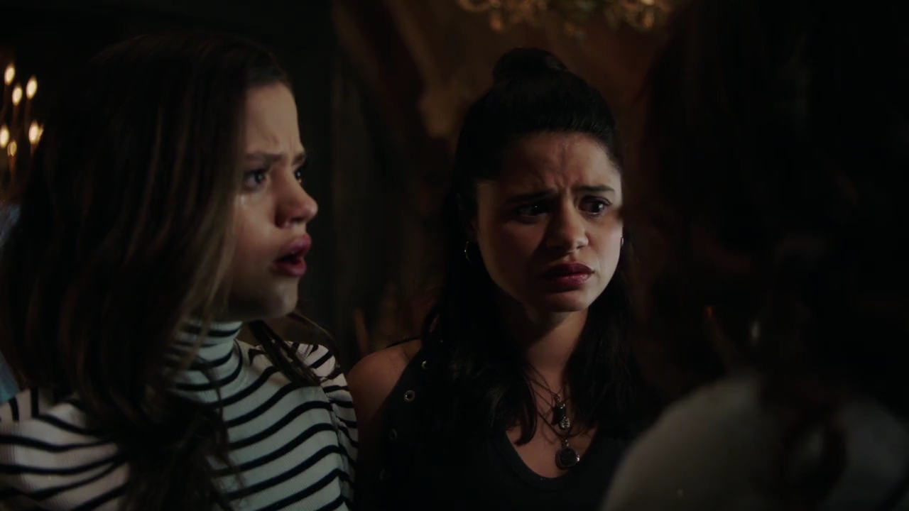 Charmed-Online-dot-nl_Charmed-1x02LetThisMotherOut01307.jpg