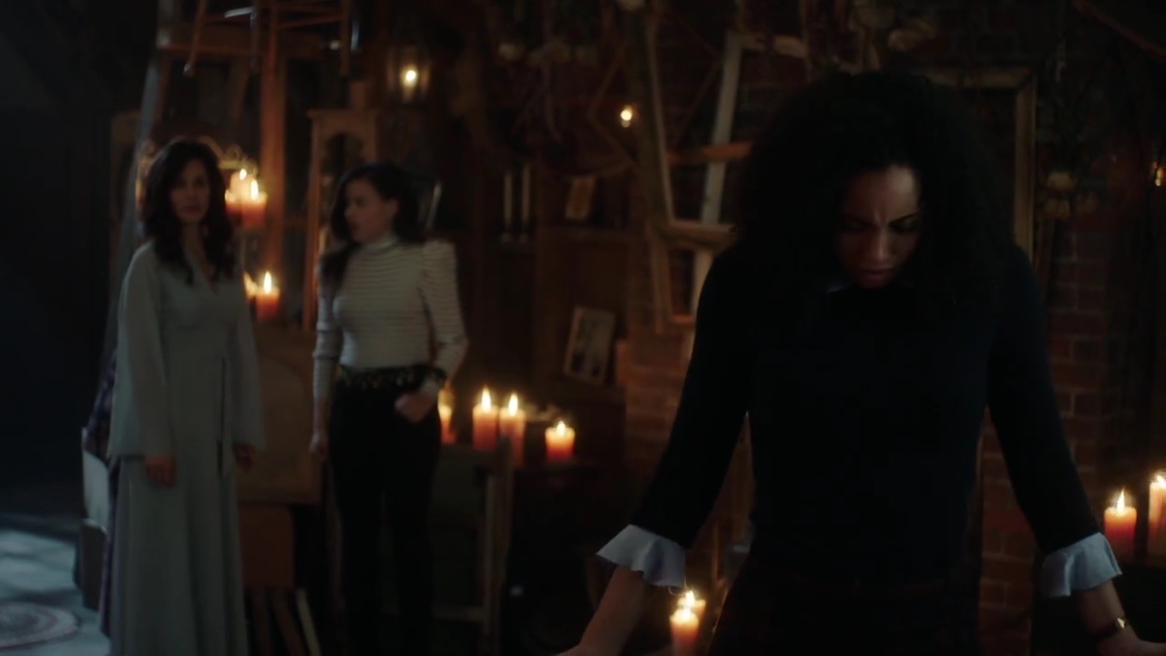 Charmed-Online-dot-nl_Charmed-1x02LetThisMotherOut01363.jpg