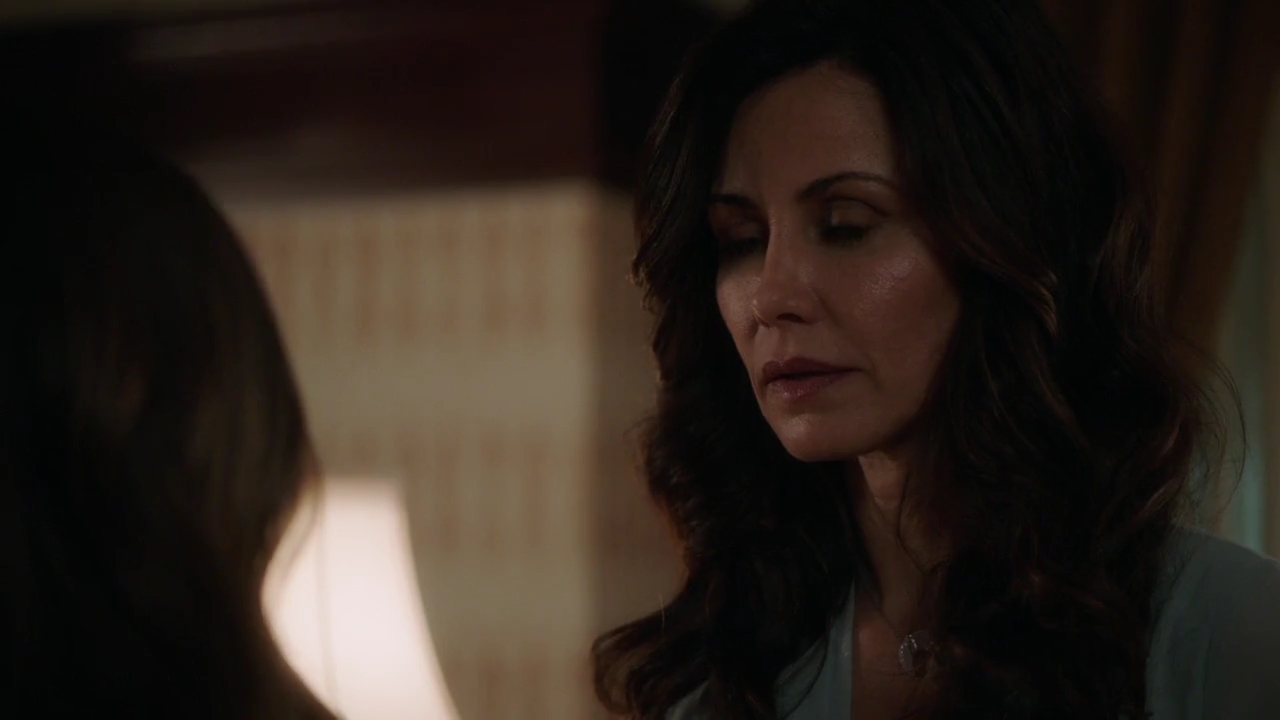 Charmed-Online-dot-nl_Charmed-1x02LetThisMotherOut01436.jpg