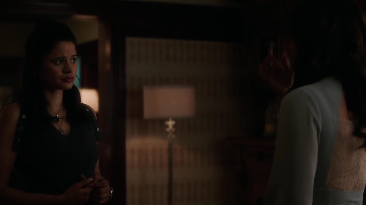 Charmed-Online-dot-nl_Charmed-1x02LetThisMotherOut01457.jpg