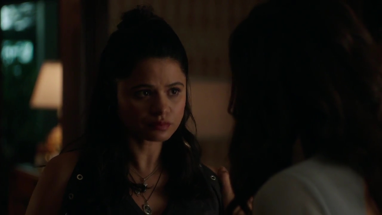Charmed-Online-dot-nl_Charmed-1x02LetThisMotherOut01467.jpg
