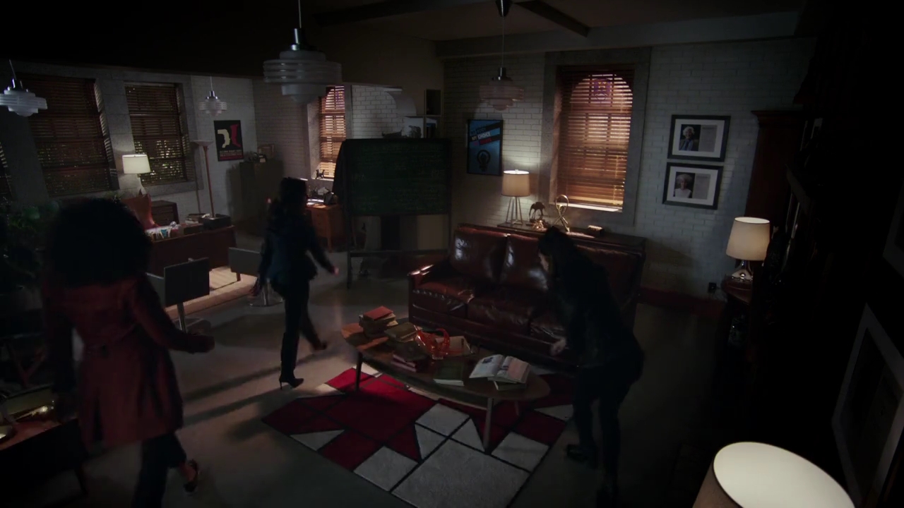 Charmed-Online-dot-nl_Charmed-1x02LetThisMotherOut01470.jpg