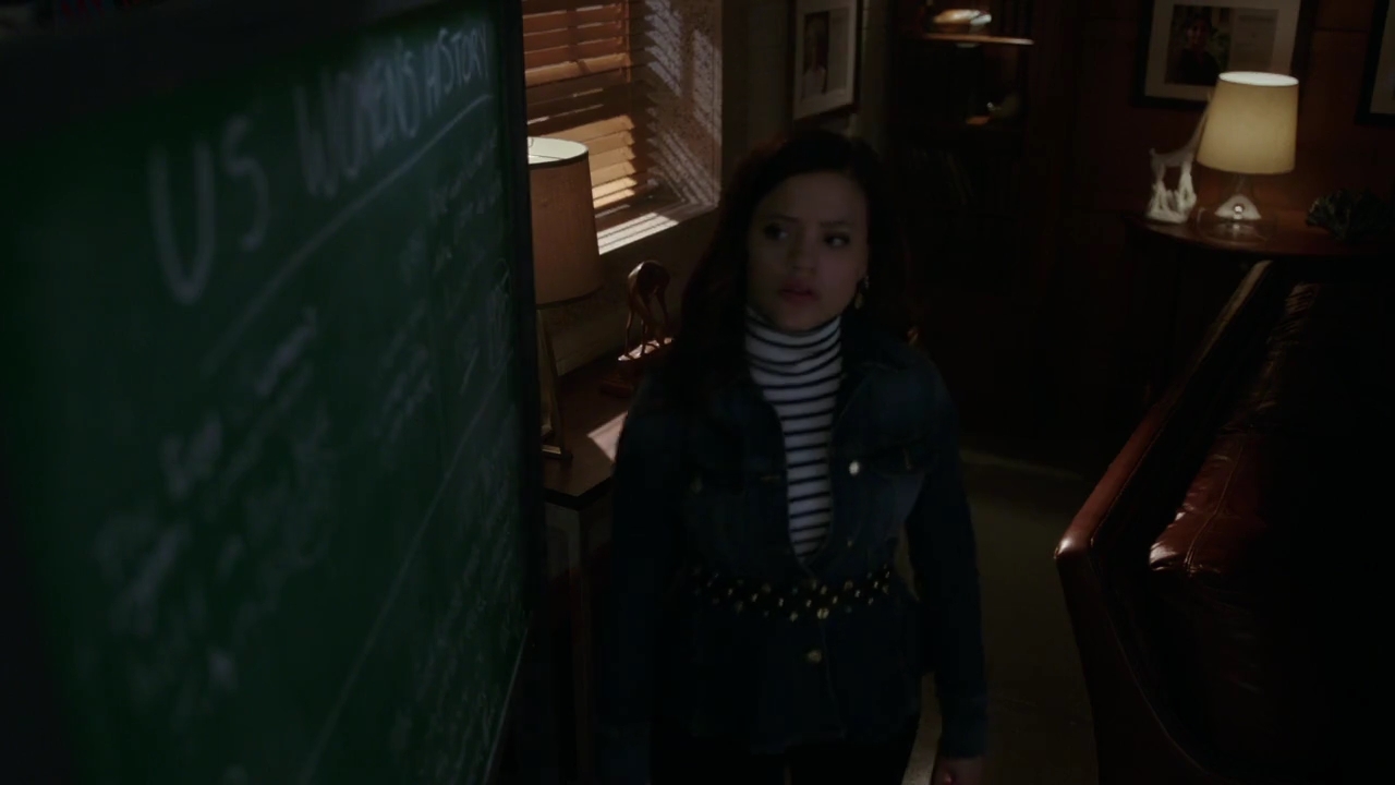 Charmed-Online-dot-nl_Charmed-1x02LetThisMotherOut01472.jpg