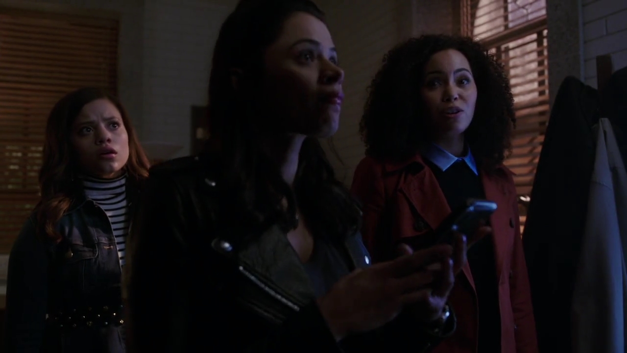 Charmed-Online-dot-nl_Charmed-1x02LetThisMotherOut01482.jpg