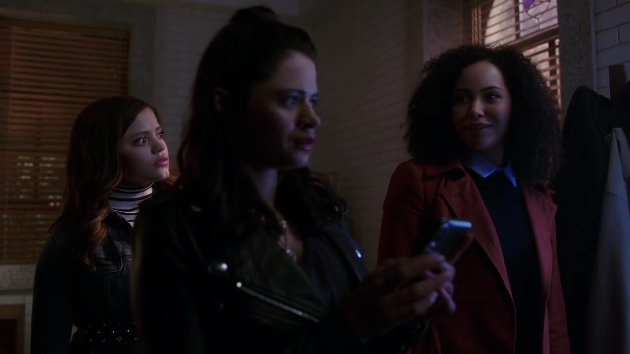 Charmed-Online-dot-nl_Charmed-1x02LetThisMotherOut01487.jpg
