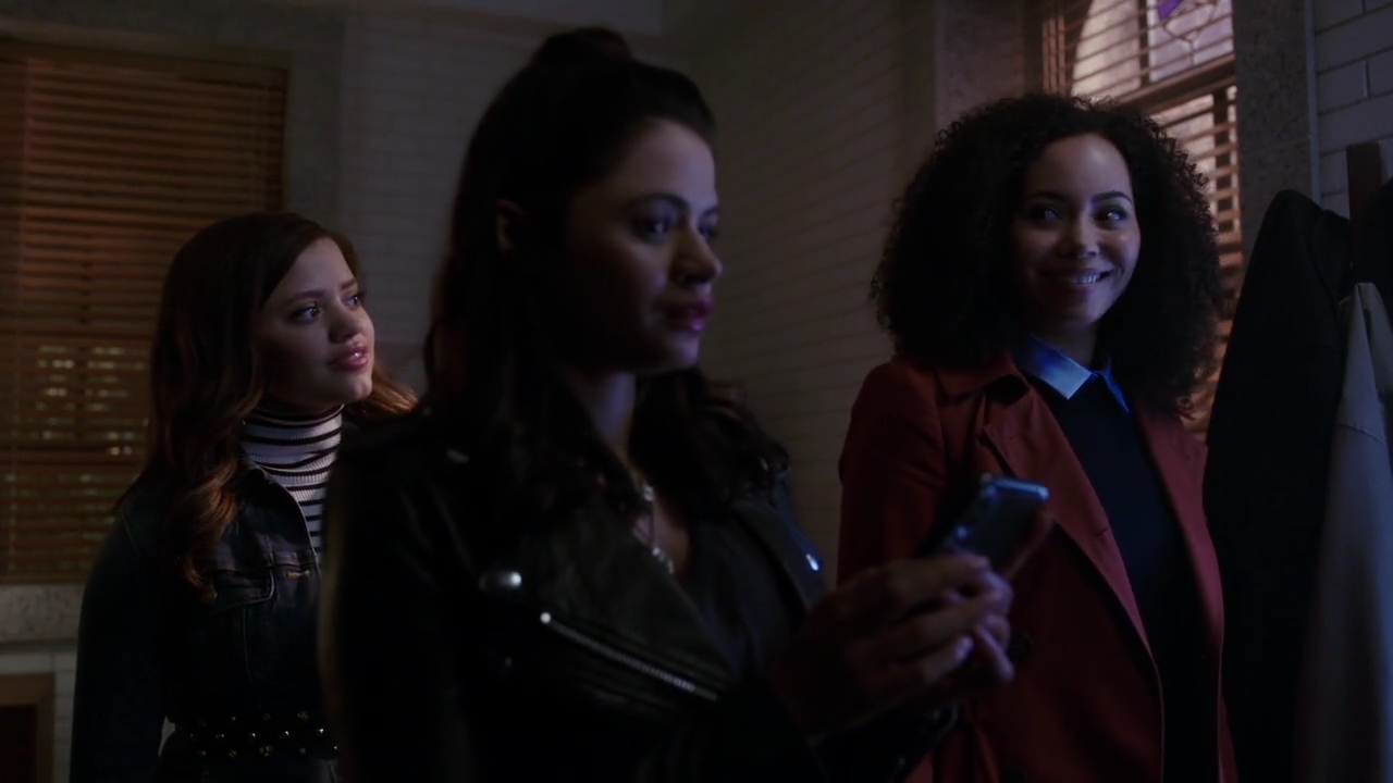 Charmed-Online-dot-nl_Charmed-1x02LetThisMotherOut01488.jpg