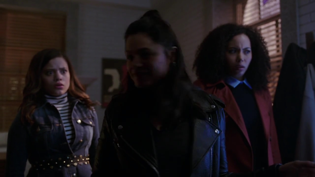 Charmed-Online-dot-nl_Charmed-1x02LetThisMotherOut01497.jpg