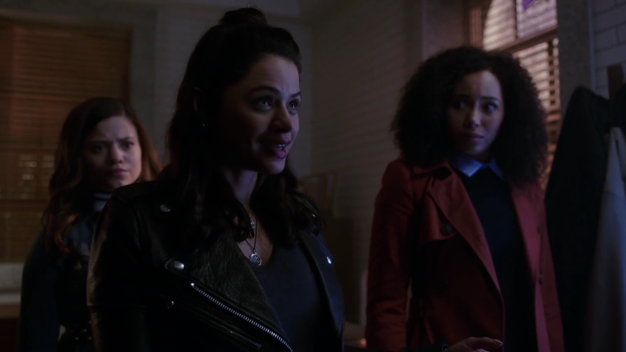 Charmed-Online-dot-nl_Charmed-1x02LetThisMotherOut01500.jpg Charmed-Online-dot-nl_Charmed-1x02LetThisMotherOut01500.jpg