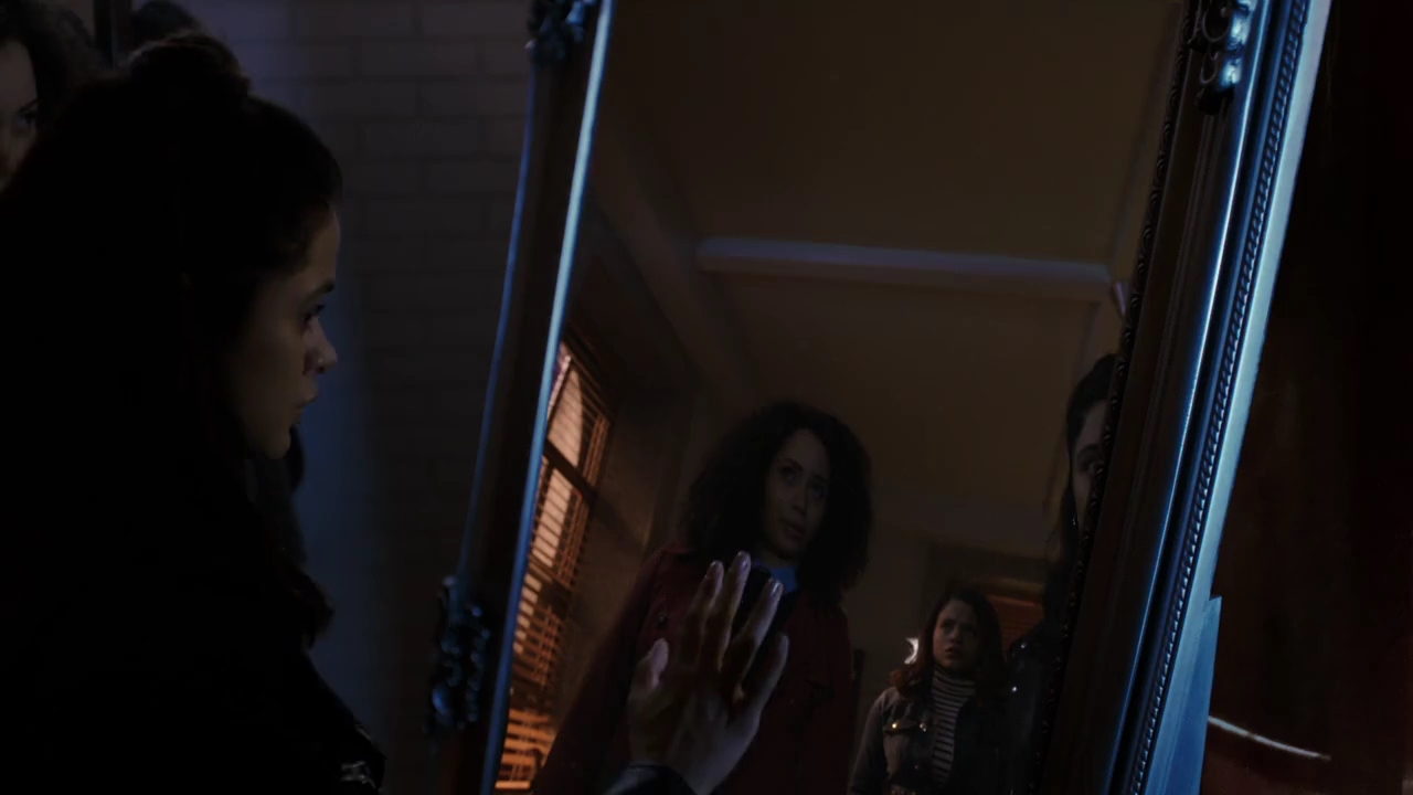 Charmed-Online-dot-nl_Charmed-1x02LetThisMotherOut01501.jpg