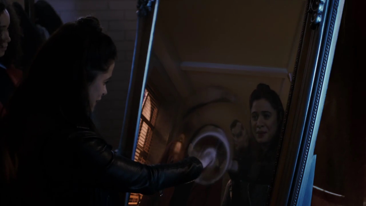 Charmed-Online-dot-nl_Charmed-1x02LetThisMotherOut01503.jpg