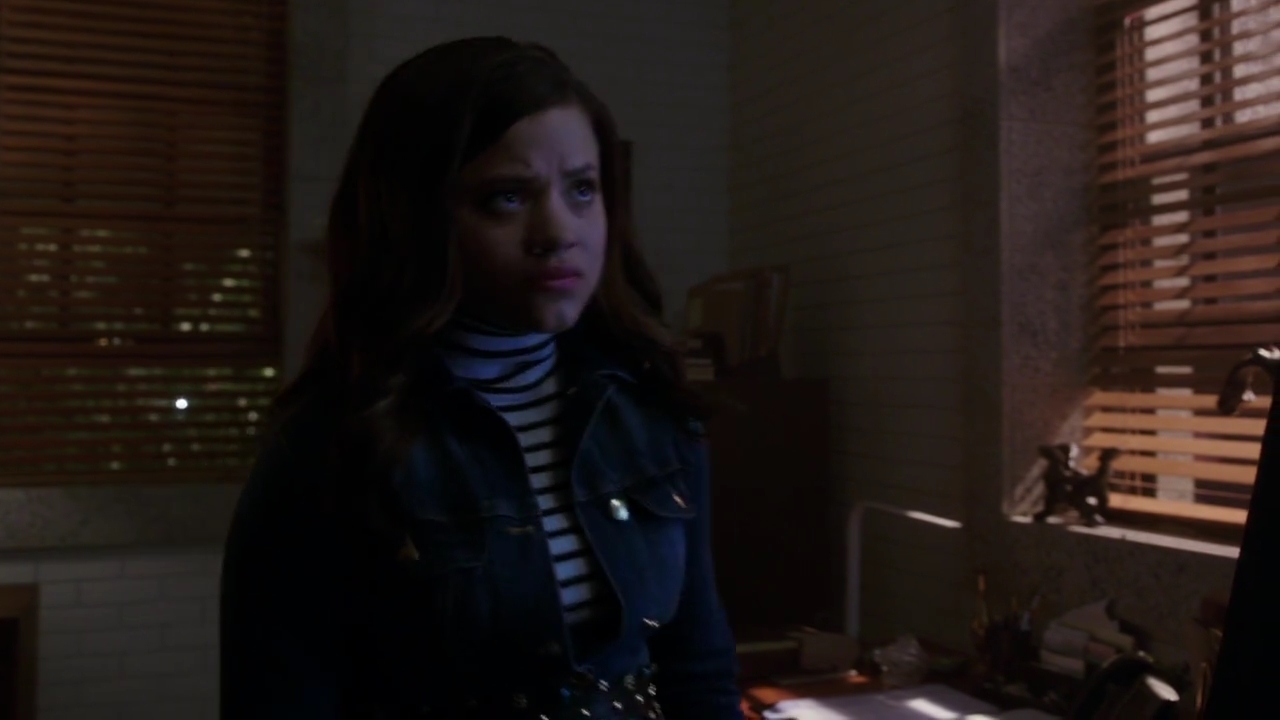 Charmed-Online-dot-nl_Charmed-1x02LetThisMotherOut01514.jpg