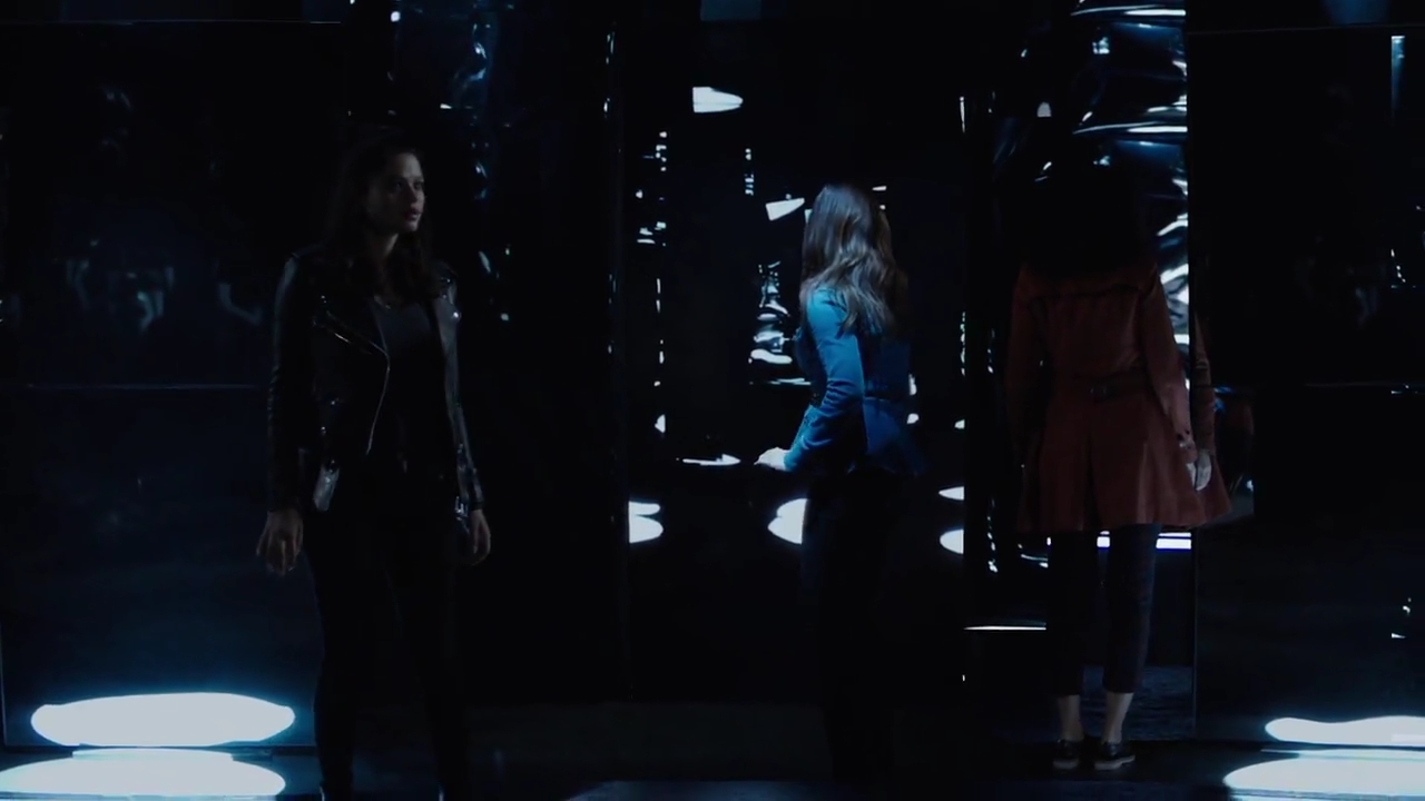 Charmed-Online-dot-nl_Charmed-1x02LetThisMotherOut01529.jpg