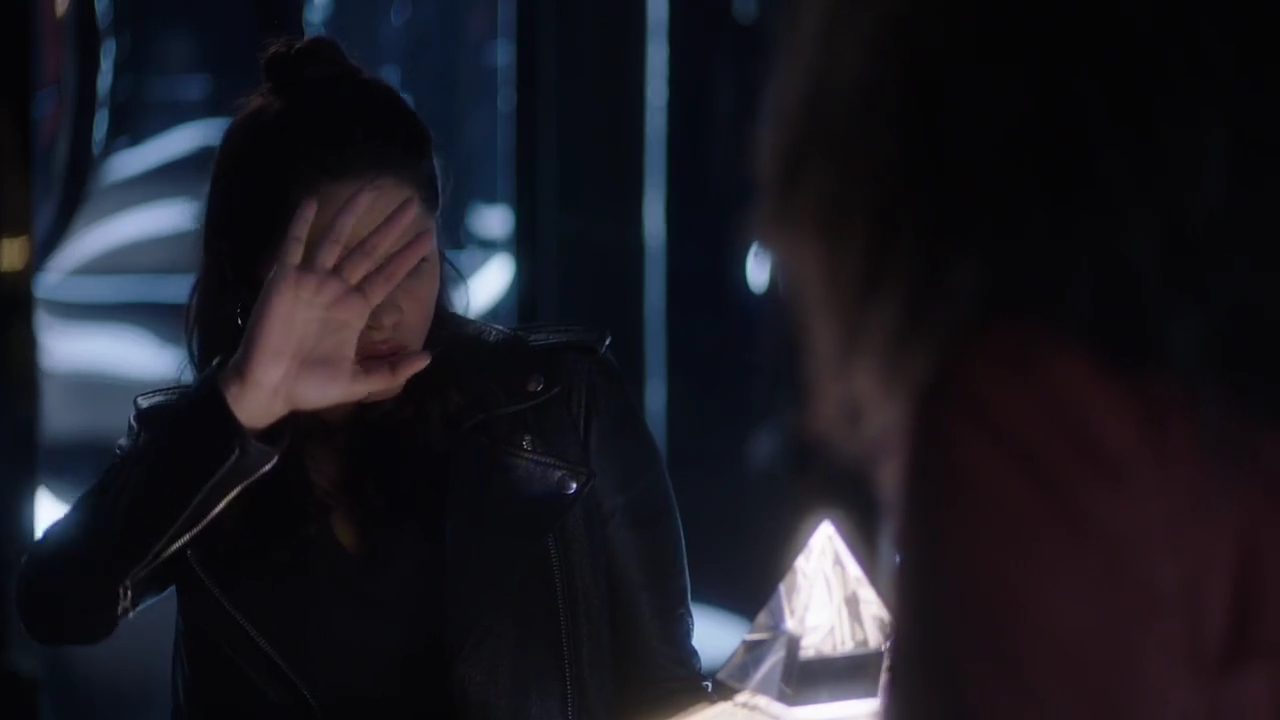 Charmed-Online-dot-nl_Charmed-1x02LetThisMotherOut01621.jpg