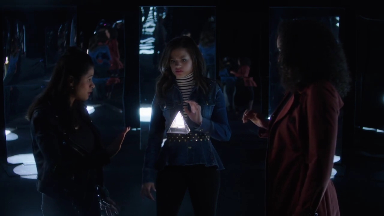 Charmed-Online-dot-nl_Charmed-1x02LetThisMotherOut01623.jpg