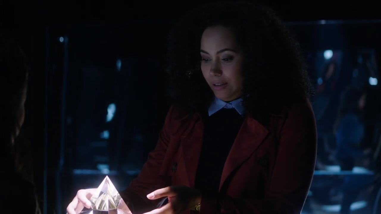 Charmed-Online-dot-nl_Charmed-1x02LetThisMotherOut01626.jpg