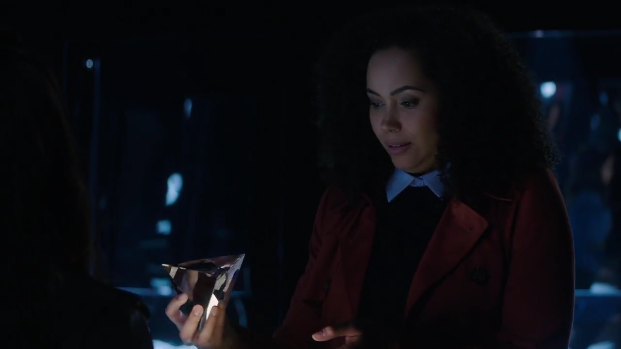 Charmed-Online-dot-nl_Charmed-1x02LetThisMotherOut01628.jpg