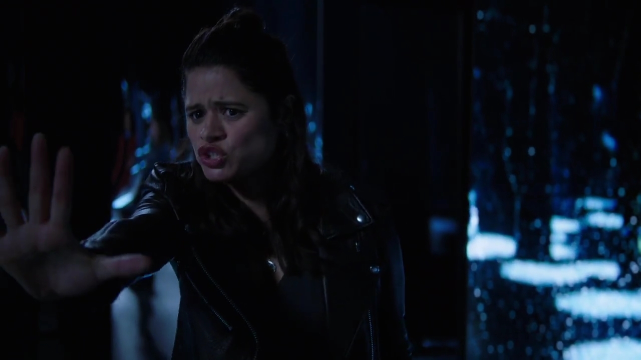 Charmed-Online-dot-nl_Charmed-1x02LetThisMotherOut01639.jpg
