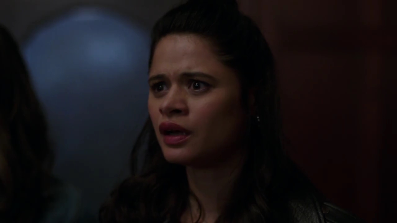 Charmed-Online-dot-nl_Charmed-1x02LetThisMotherOut01722.jpg