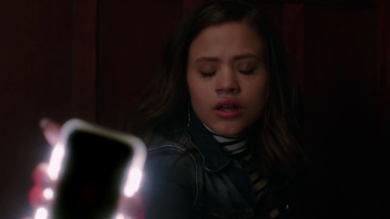 Charmed-Online-dot-nl_Charmed-1x02LetThisMotherOut01824.jpg